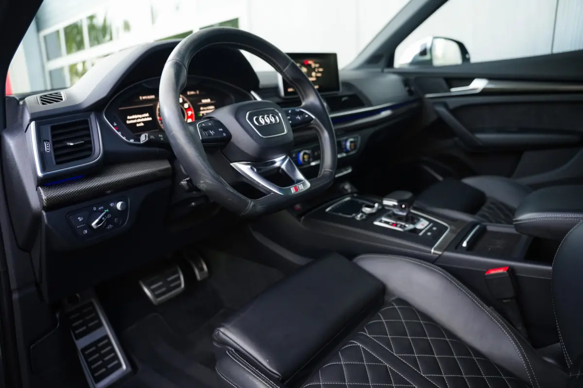 SQ5 3.0 TFSI 354 pk SQ5 Quattro Pro Line Plus S-Line / Lucht-Vering/ RS-Stoelen/ Pano-Dak/ Head-Up/ 360-Camera/ Keyless/ B&O-Sound/ Adap.Cruise/ Matrix-Led/ Trekhaak/ 21'' LMV