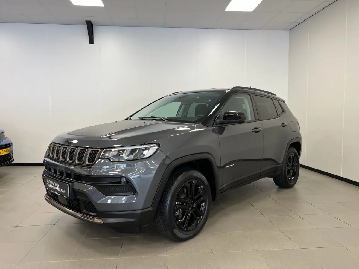 4xe 240 PK / PLUG-IN HYBRID ELECTRIC / UPLAND / NAVI / LEDER / STOEL-STUURVERW. /