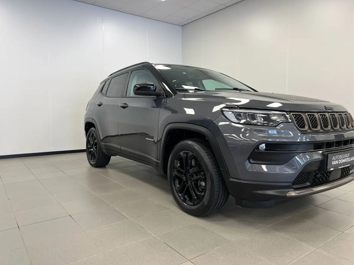 4xe 240 PK / PLUG-IN HYBRID ELECTRIC / UPLAND / NAVI / LEDER / STOEL-STUURVERW. /