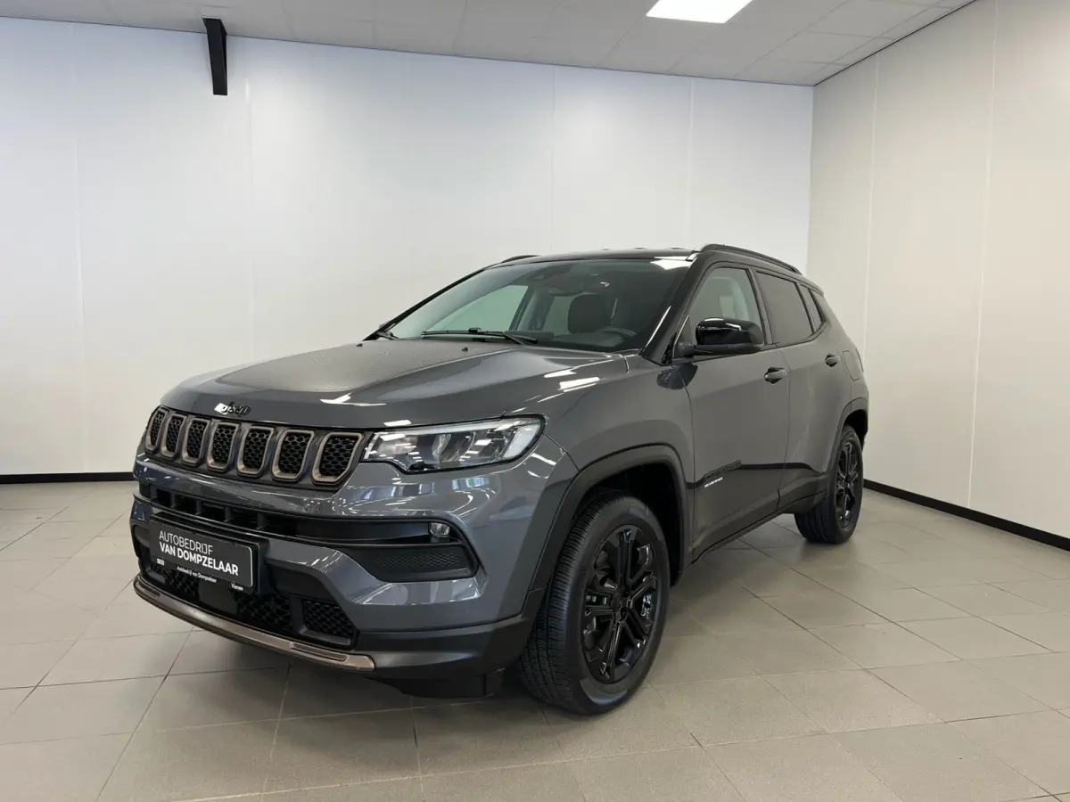 4xe 240 PK / PLUG-IN HYBRID ELECTRIC / UPLAND / NAVI / LEDER / STOEL-STUURVERW. /