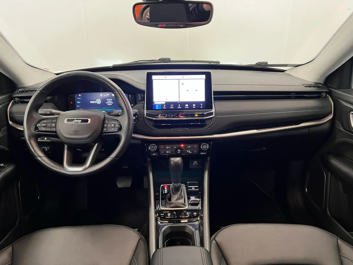 4xe 240 PK / PLUG-IN HYBRID ELECTRIC / UPLAND / NAVI / LEDER / STOEL-STUURVERW. /