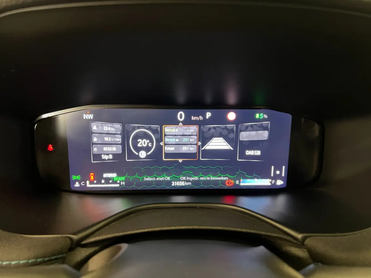 4xe 240 PK / PLUG-IN HYBRID ELECTRIC / UPLAND / NAVI / LEDER / STOEL-STUURVERW. /