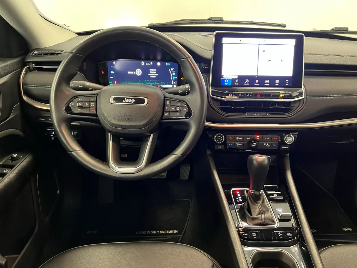 4xe 240 PK / PLUG-IN HYBRID ELECTRIC / UPLAND / NAVI / LEDER / STOEL-STUURVERW. /