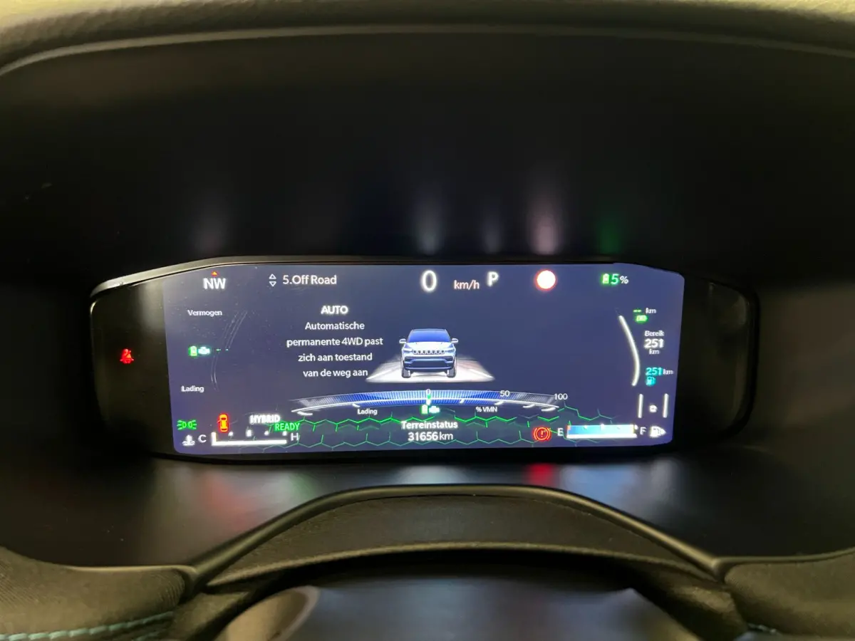 4xe 240 PK / PLUG-IN HYBRID ELECTRIC / UPLAND / NAVI / LEDER / STOEL-STUURVERW. /