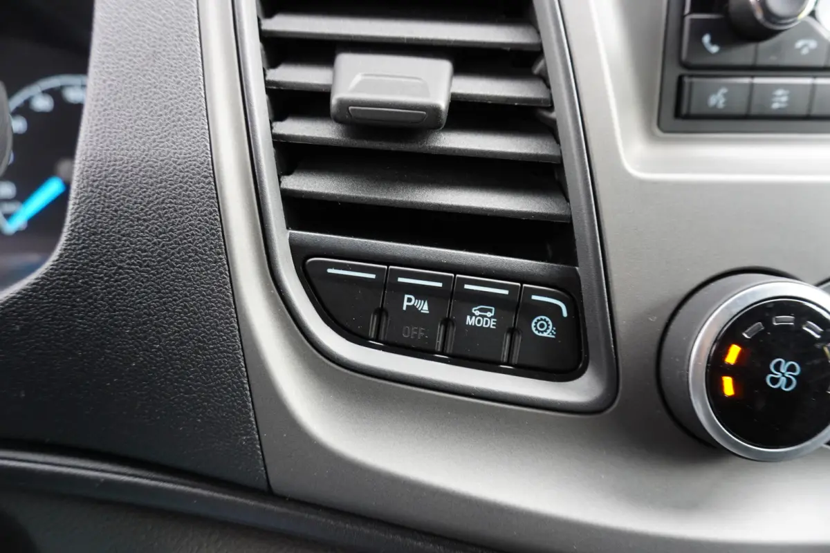131pk L1H1 Trend Trekhaak Parkeersensoren Airco Cruise control stoelverwarming