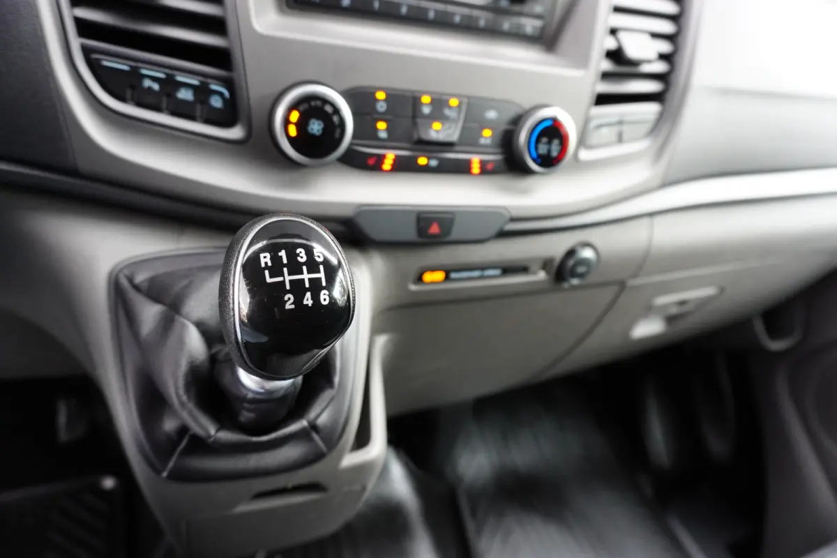131pk L1H1 Trend Trekhaak Parkeersensoren Airco Cruise control stoelverwarming