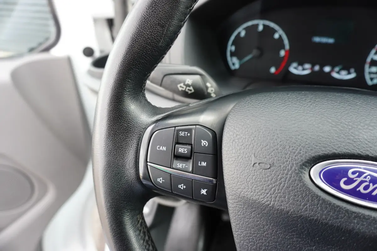 131pk L1H1 Trend Trekhaak Parkeersensoren Airco Cruise control stoelverwarming