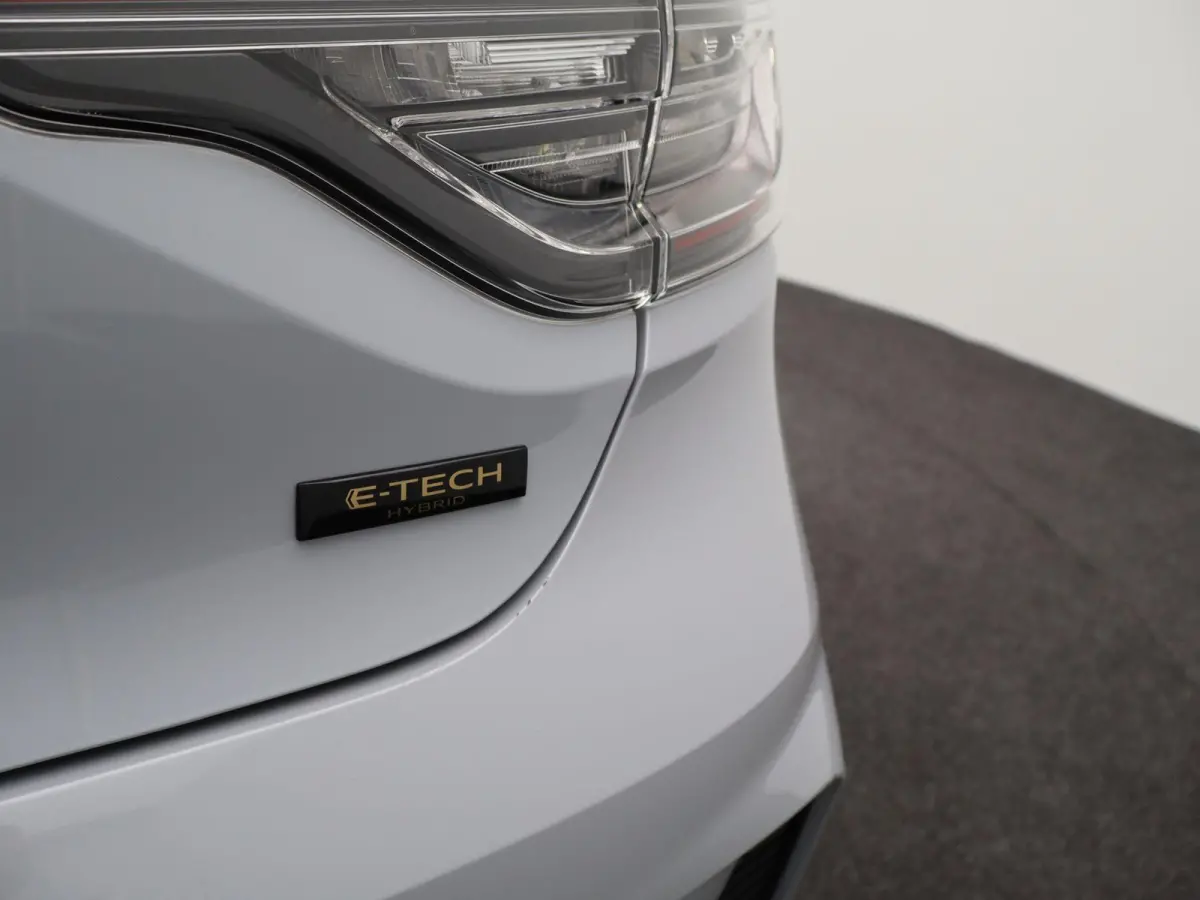 E-Tech full hybrid 145 techno | Stoel- & Stuurverw. | Groot Navigatie |