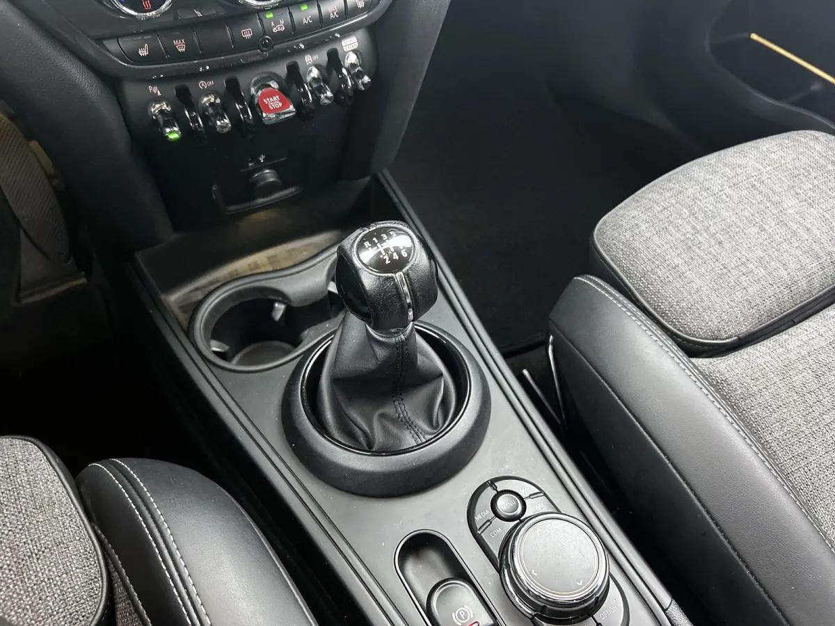 1.5 Cooper Dutch Made Edition | HARMAN KARDON | STOELVERWARMING | NAVIGATIE | 18 INCH VELGEN | ZWART DAK | KLIMAATREGELING