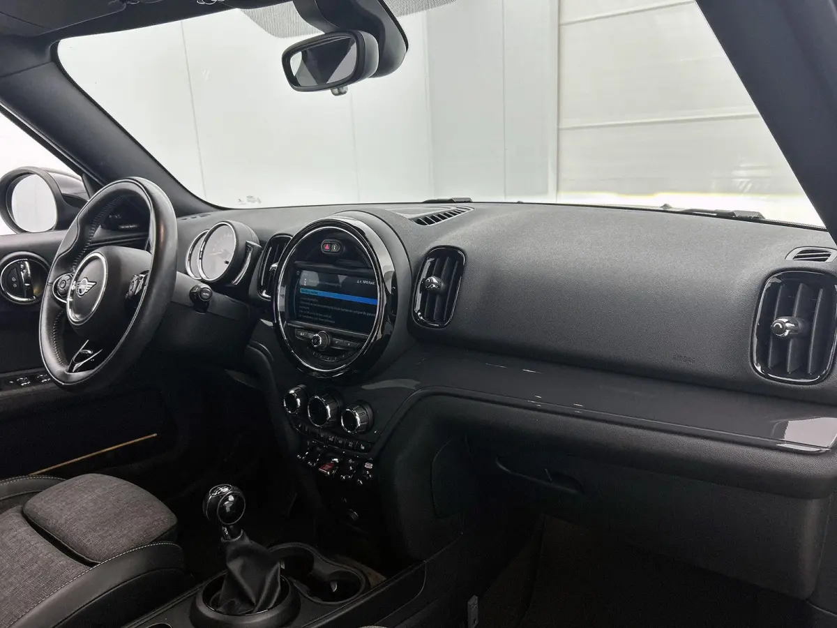 1.5 Cooper Dutch Made Edition | HARMAN KARDON | STOELVERWARMING | NAVIGATIE | 18 INCH VELGEN | ZWART DAK | KLIMAATREGELING