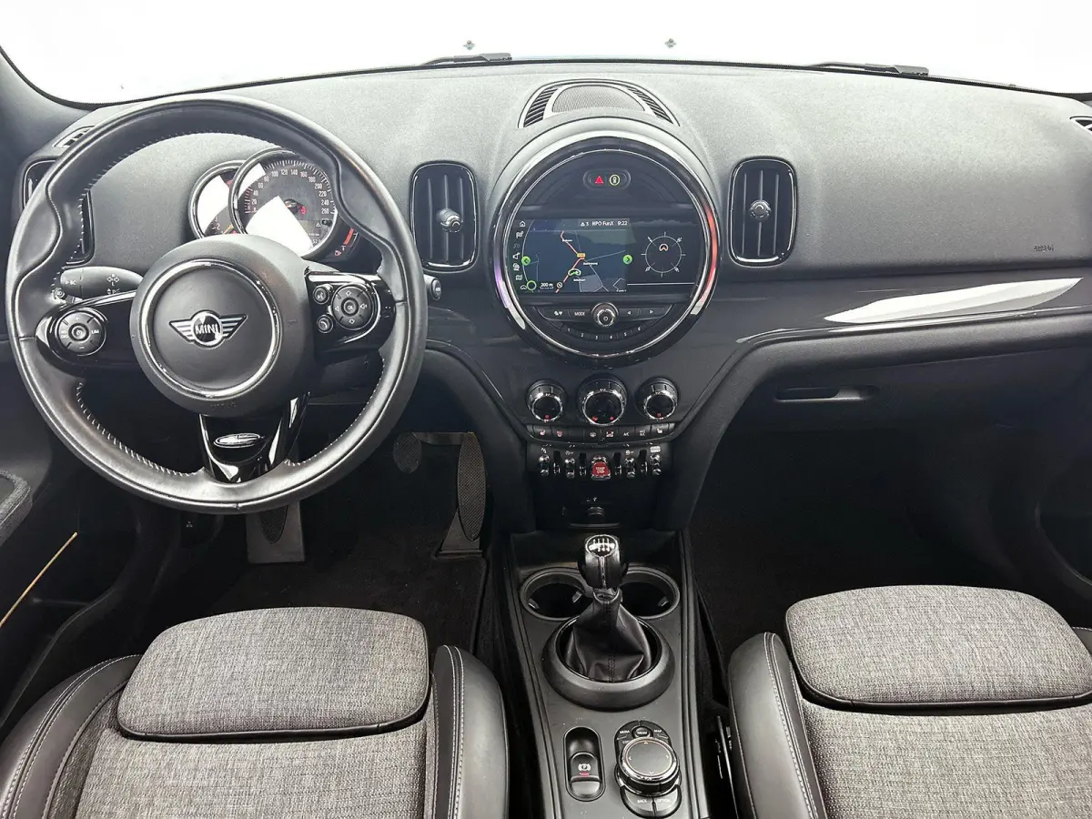 1.5 Cooper Dutch Made Edition | HARMAN KARDON | STOELVERWARMING | NAVIGATIE | 18 INCH VELGEN | ZWART DAK | KLIMAATREGELING