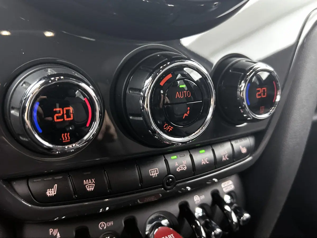 1.5 Cooper Dutch Made Edition | HARMAN KARDON | STOELVERWARMING | NAVIGATIE | 18 INCH VELGEN | ZWART DAK | KLIMAATREGELING