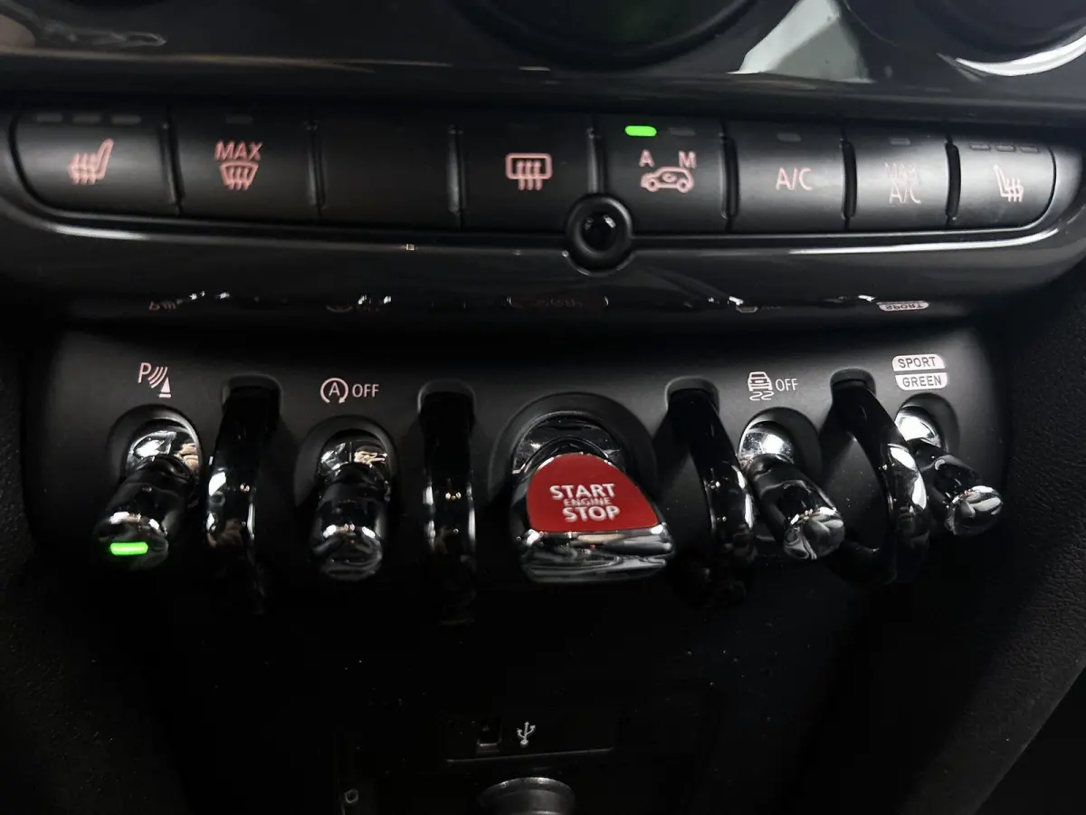 1.5 Cooper Dutch Made Edition | HARMAN KARDON | STOELVERWARMING | NAVIGATIE | 18 INCH VELGEN | ZWART DAK | KLIMAATREGELING