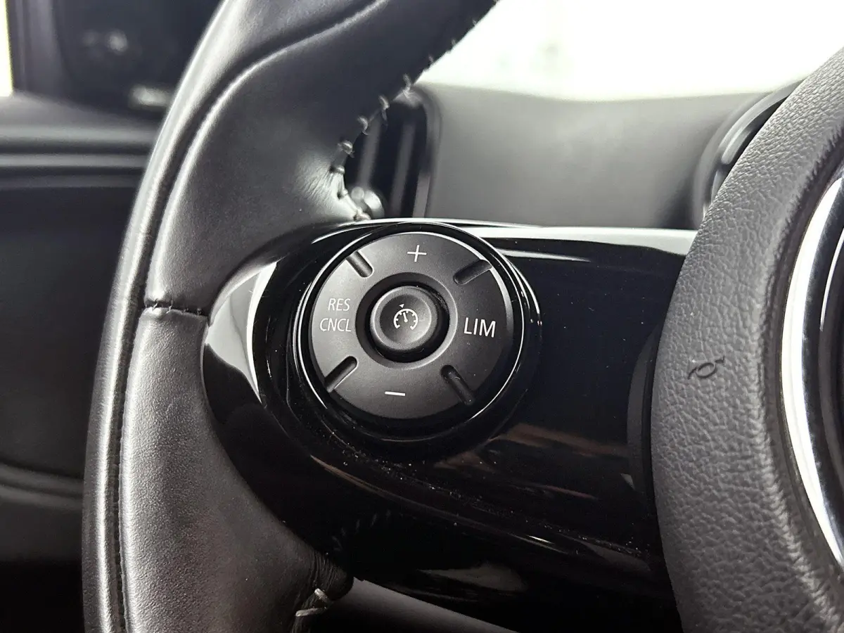 1.5 Cooper Dutch Made Edition | HARMAN KARDON | STOELVERWARMING | NAVIGATIE | 18 INCH VELGEN | ZWART DAK | KLIMAATREGELING