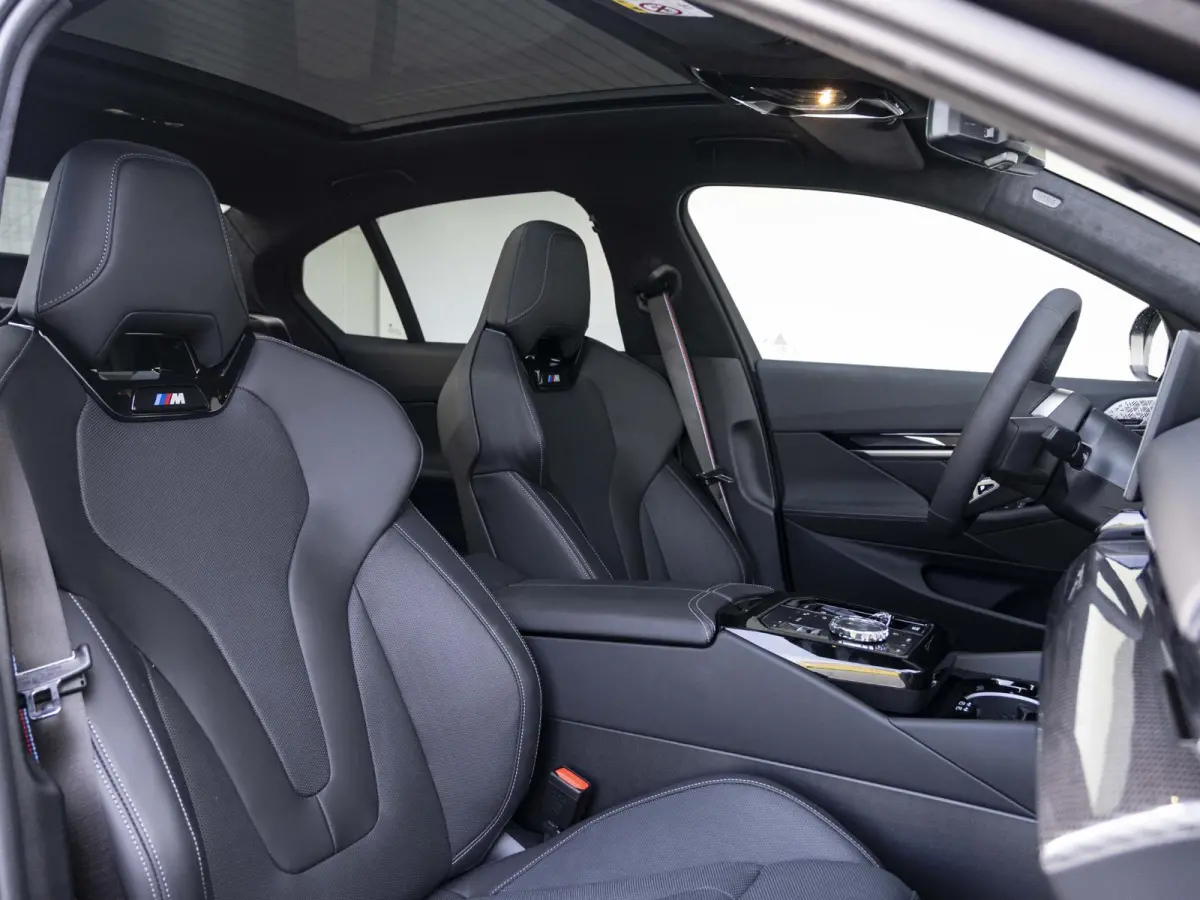 eDrive40 | M Sportpakket Pro | Stuurwielverwarming | Adaptief onderstel Professional | 21 inch | M Stoelen | Driving Assistent Plus | Bowers & Wilkins Audiosysteem | Trekhaak