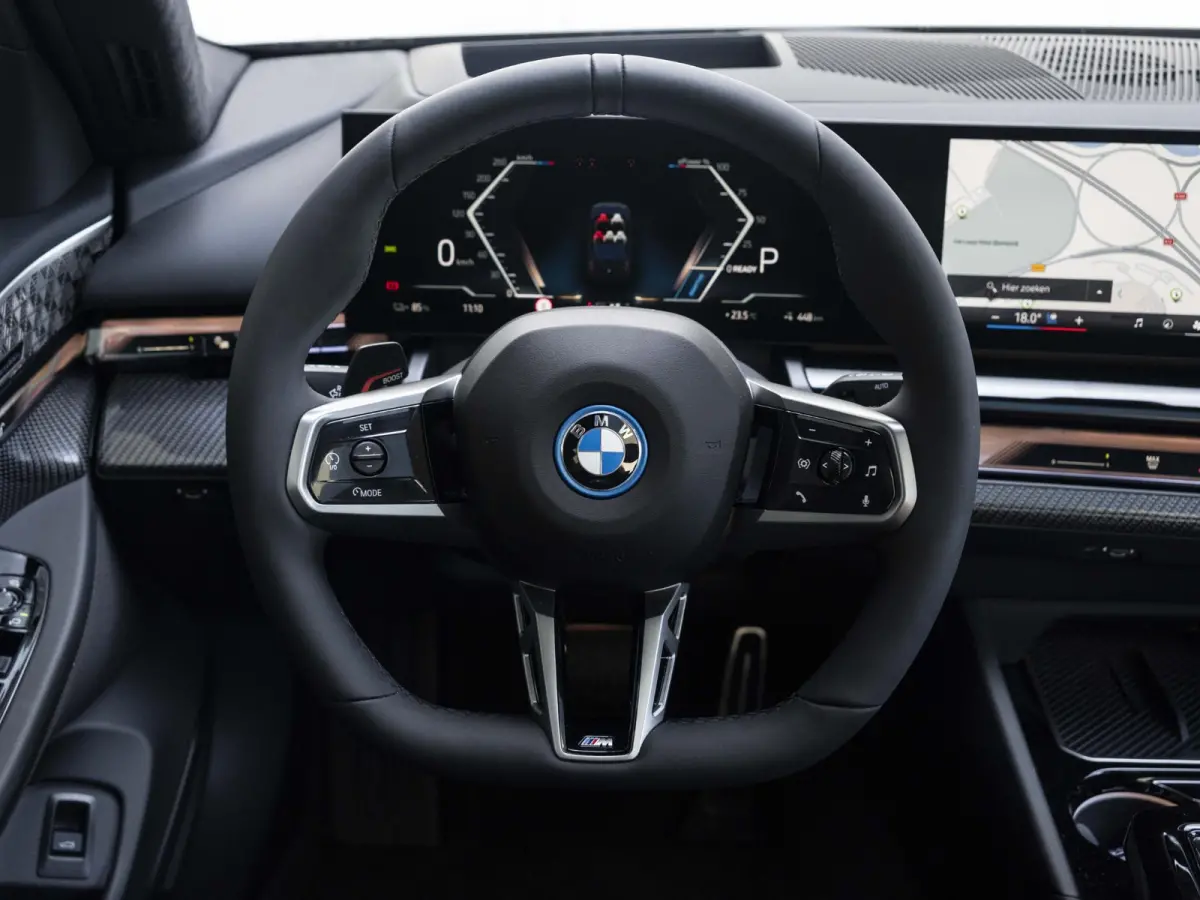 eDrive40 | M Sportpakket Pro | Stuurwielverwarming | Adaptief onderstel Professional | 21 inch | M Stoelen | Driving Assistent Plus | Bowers & Wilkins Audiosysteem | Trekhaak