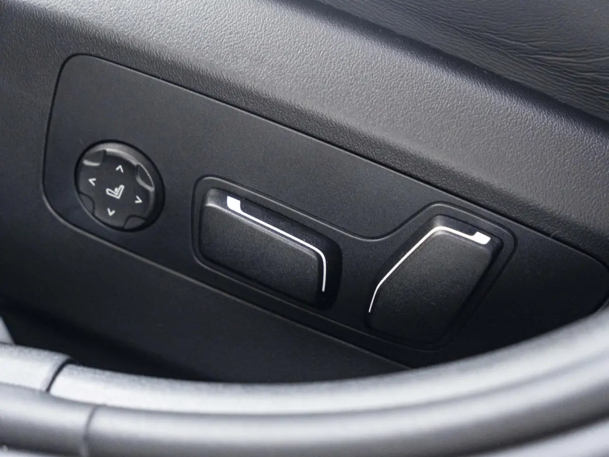 eDrive40 | M Sportpakket Pro | Stuurwielverwarming | Adaptief onderstel Professional | 21 inch | M Stoelen | Driving Assistent Plus | Bowers & Wilkins Audiosysteem | Trekhaak
