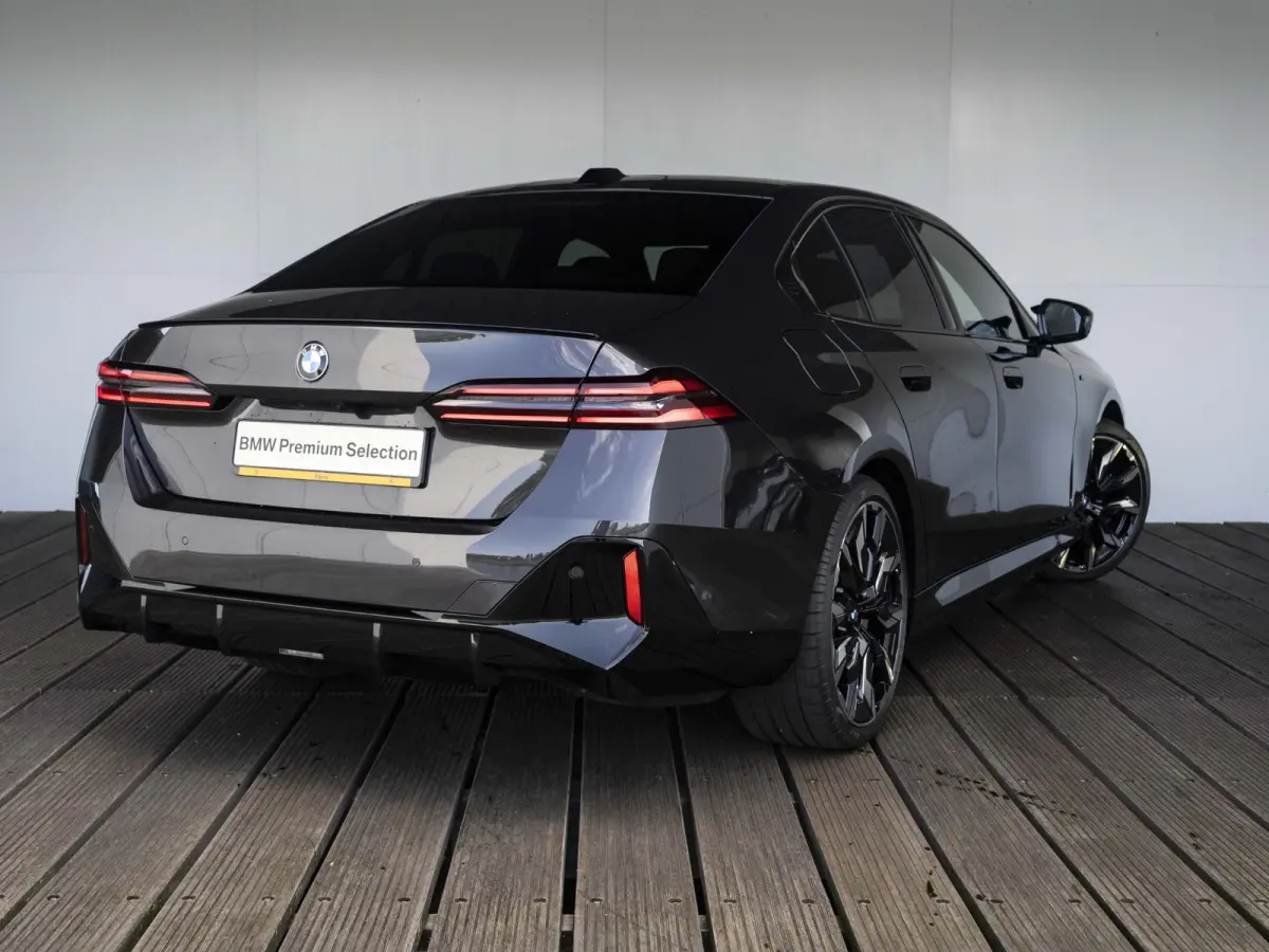 eDrive40 | M Sportpakket Pro | Stuurwielverwarming | Adaptief onderstel Professional | 21 inch | M Stoelen | Driving Assistent Plus | Bowers & Wilkins Audiosysteem | Trekhaak