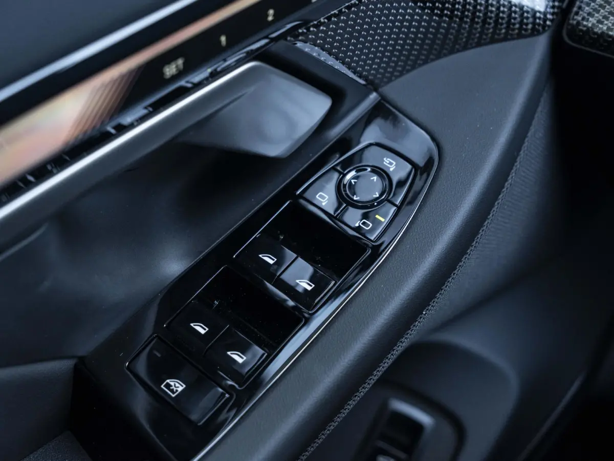 eDrive40 | M Sportpakket Pro | Stuurwielverwarming | Adaptief onderstel Professional | 21 inch | M Stoelen | Driving Assistent Plus | Bowers & Wilkins Audiosysteem | Trekhaak
