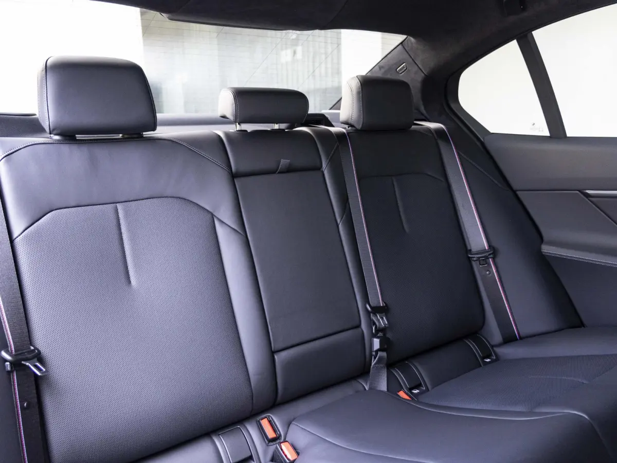 eDrive40 | M Sportpakket Pro | Stuurwielverwarming | Adaptief onderstel Professional | 21 inch | M Stoelen | Driving Assistent Plus | Bowers & Wilkins Audiosysteem | Trekhaak