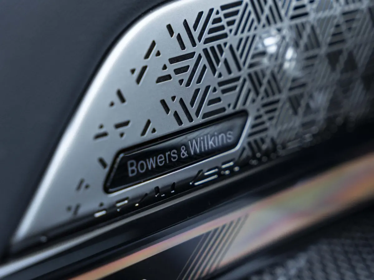 eDrive40 | M Sportpakket Pro | Stuurwielverwarming | Adaptief onderstel Professional | 21 inch | M Stoelen | Driving Assistent Plus | Bowers & Wilkins Audiosysteem | Trekhaak
