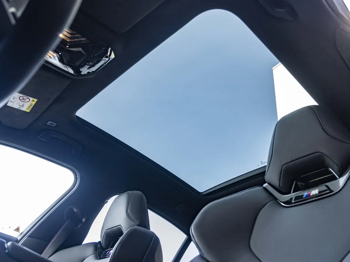 eDrive40 | M Sportpakket Pro | Stuurwielverwarming | Adaptief onderstel Professional | 21 inch | M Stoelen | Driving Assistent Plus | Bowers & Wilkins Audiosysteem | Trekhaak