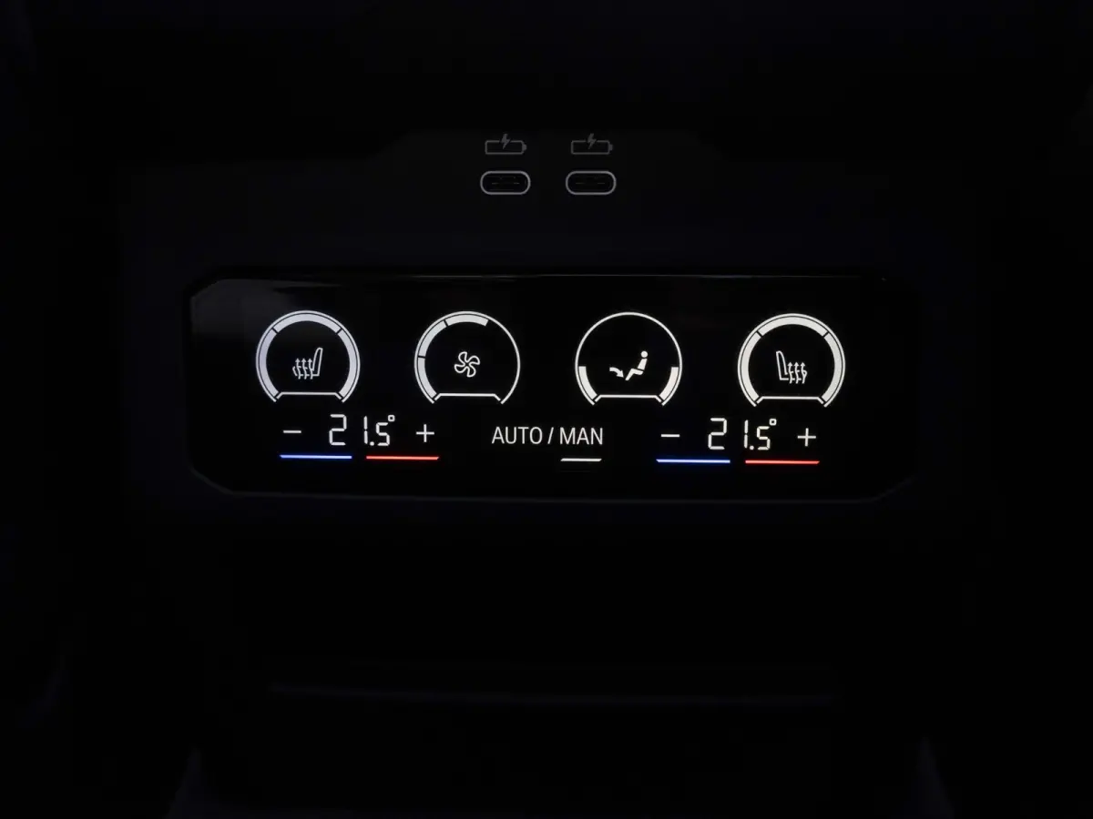 eDrive40 | M Sportpakket Pro | Stuurwielverwarming | Adaptief onderstel Professional | 21 inch | M Stoelen | Driving Assistent Plus | Bowers & Wilkins Audiosysteem | Trekhaak