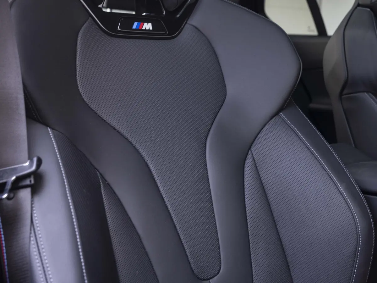 eDrive40 | M Sportpakket Pro | Stuurwielverwarming | Adaptief onderstel Professional | 21 inch | M Stoelen | Driving Assistent Plus | Bowers & Wilkins Audiosysteem | Trekhaak