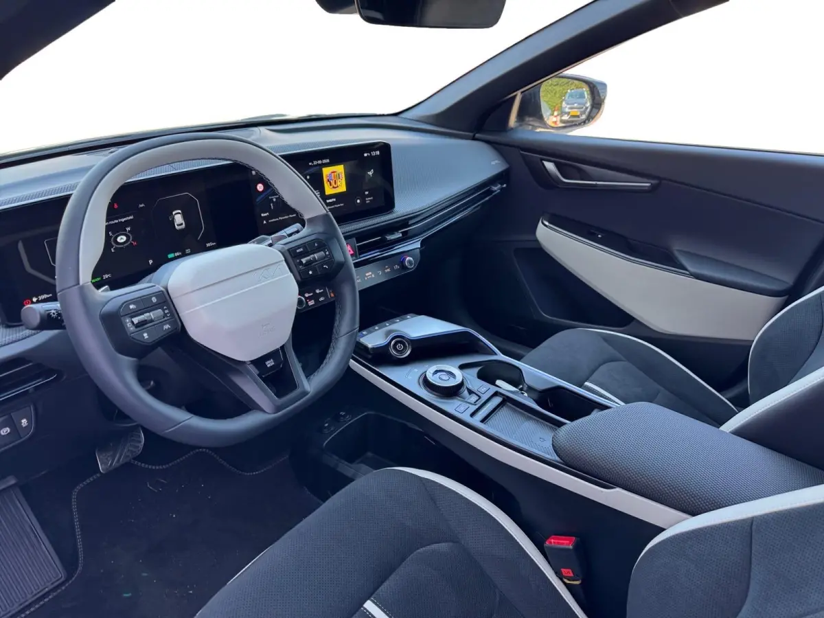GT-Line Business Edition 84 kWh | Two Tone | Climate control | Stoel verwarming + ventilatie voor | Elektrische voorstoelen met geheugen | 800V systeem
