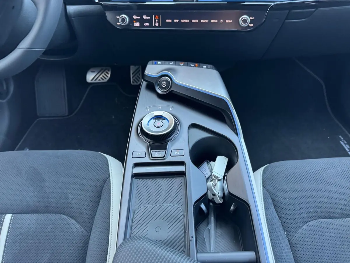 GT-Line Business Edition 84 kWh | Two Tone | Climate control | Stoel verwarming + ventilatie voor | Elektrische voorstoelen met geheugen | 800V systeem