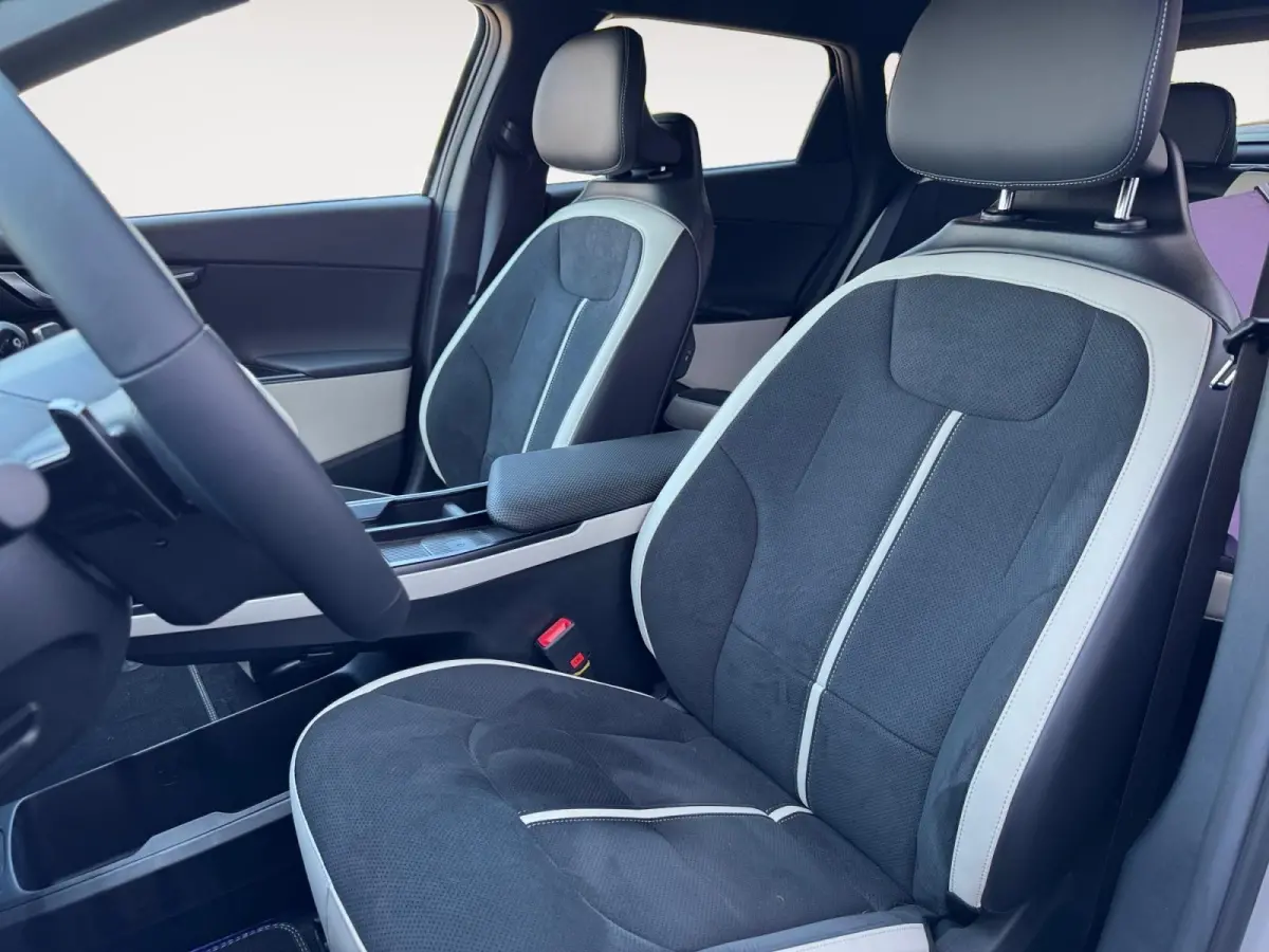 GT-Line Business Edition 84 kWh | Two Tone | Climate control | Stoel verwarming + ventilatie voor | Elektrische voorstoelen met geheugen | 800V systeem