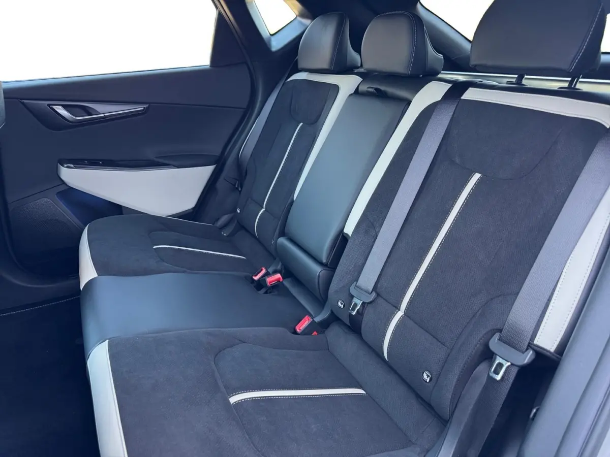GT-Line Business Edition 84 kWh | Two Tone | Climate control | Stoel verwarming + ventilatie voor | Elektrische voorstoelen met geheugen | 800V systeem
