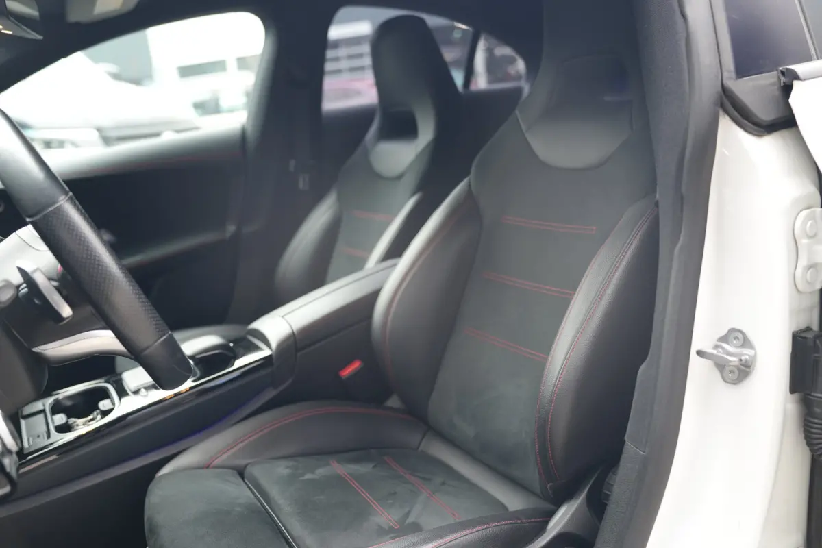 250 Premium Plus Navigatie | Cruise control | Voorstoelen verwarmd | AMG look | Lichtmetalen velgen 18"
