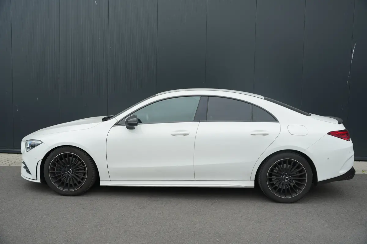 250 Premium Plus Navigatie | Cruise control | Voorstoelen verwarmd | AMG look | Lichtmetalen velgen 18"