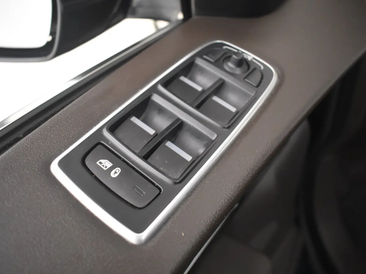 2.0 Portfolio AWD 30t 300pk AUTO | Lederen bekleding | Elektrisch verstelb. voorstoelen | Panoramadak | Trekhaak | Elektrische achterklep | Cruise control | Achteruitrijcamera | 18" LMV