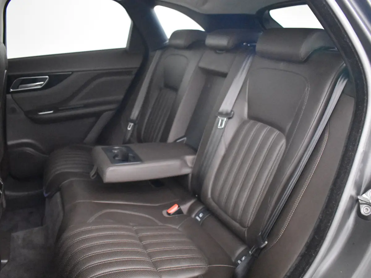 2.0 Portfolio AWD 30t 300pk AUTO | Lederen bekleding | Elektrisch verstelb. voorstoelen | Panoramadak | Trekhaak | Elektrische achterklep | Cruise control | Achteruitrijcamera | 18" LMV