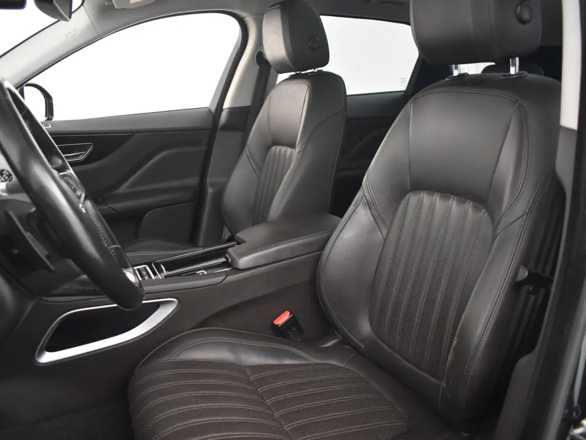 2.0 Portfolio AWD 30t 300pk AUTO | Lederen bekleding | Elektrisch verstelb. voorstoelen | Panoramadak | Trekhaak | Elektrische achterklep | Cruise control | Achteruitrijcamera | 18" LMV