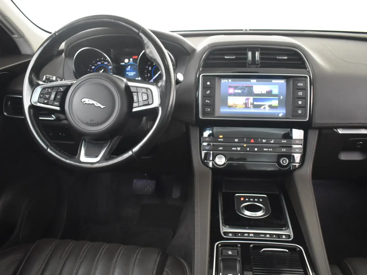 2.0 Portfolio AWD 30t 300pk AUTO | Lederen bekleding | Elektrisch verstelb. voorstoelen | Panoramadak | Trekhaak | Elektrische achterklep | Cruise control | Achteruitrijcamera | 18" LMV