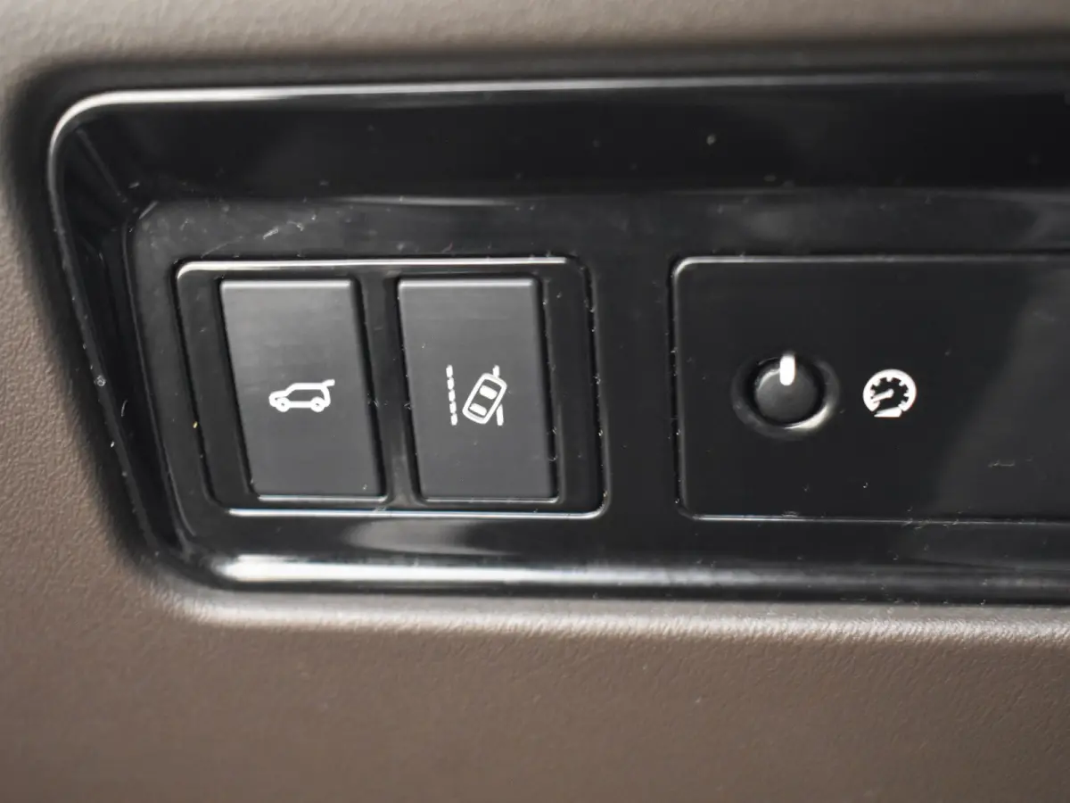 2.0 Portfolio AWD 30t 300pk AUTO | Lederen bekleding | Elektrisch verstelb. voorstoelen | Panoramadak | Trekhaak | Elektrische achterklep | Cruise control | Achteruitrijcamera | 18" LMV