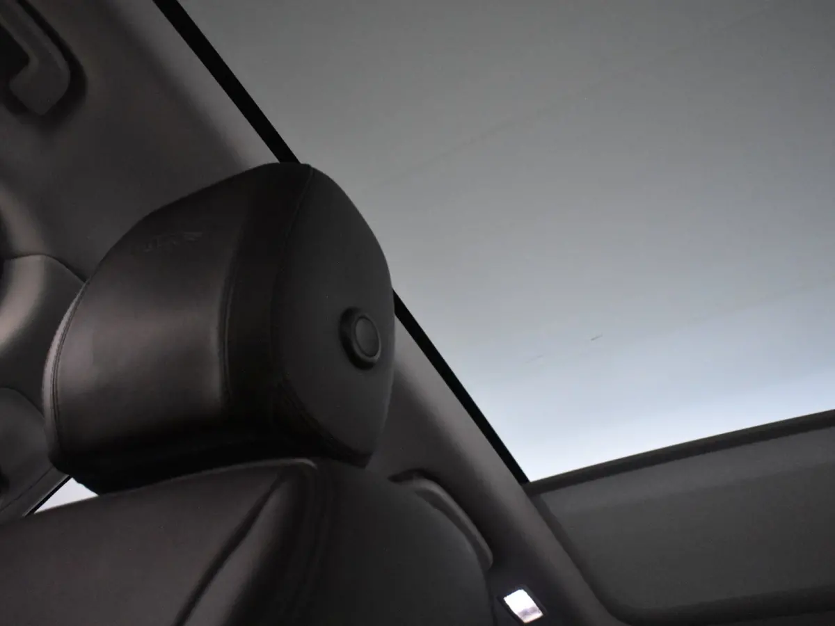 2.0 Portfolio AWD 30t 300pk AUTO | Lederen bekleding | Elektrisch verstelb. voorstoelen | Panoramadak | Trekhaak | Elektrische achterklep | Cruise control | Achteruitrijcamera | 18" LMV