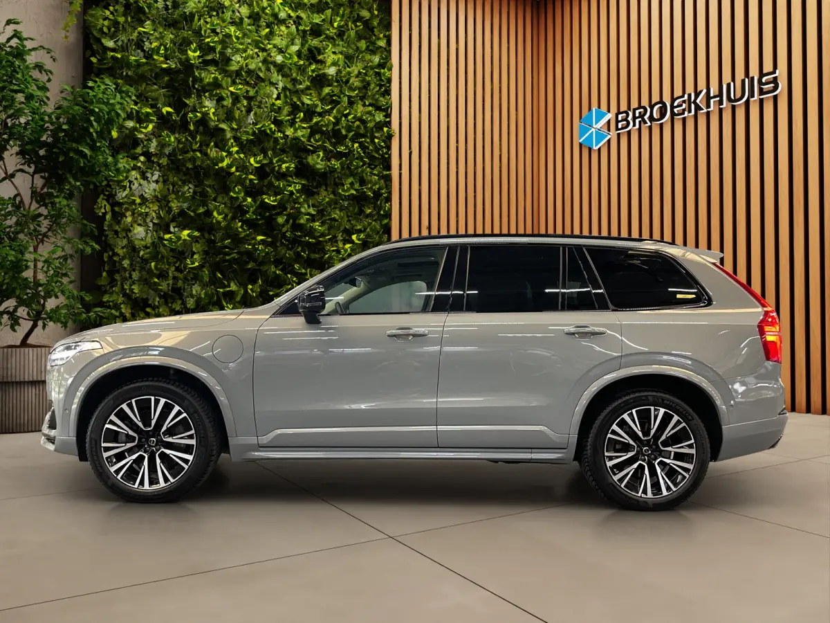 2.0 T8 Recharge AWD Ultimate Dark | Trekhaak | Head-up | Harman/Kardon | Memory