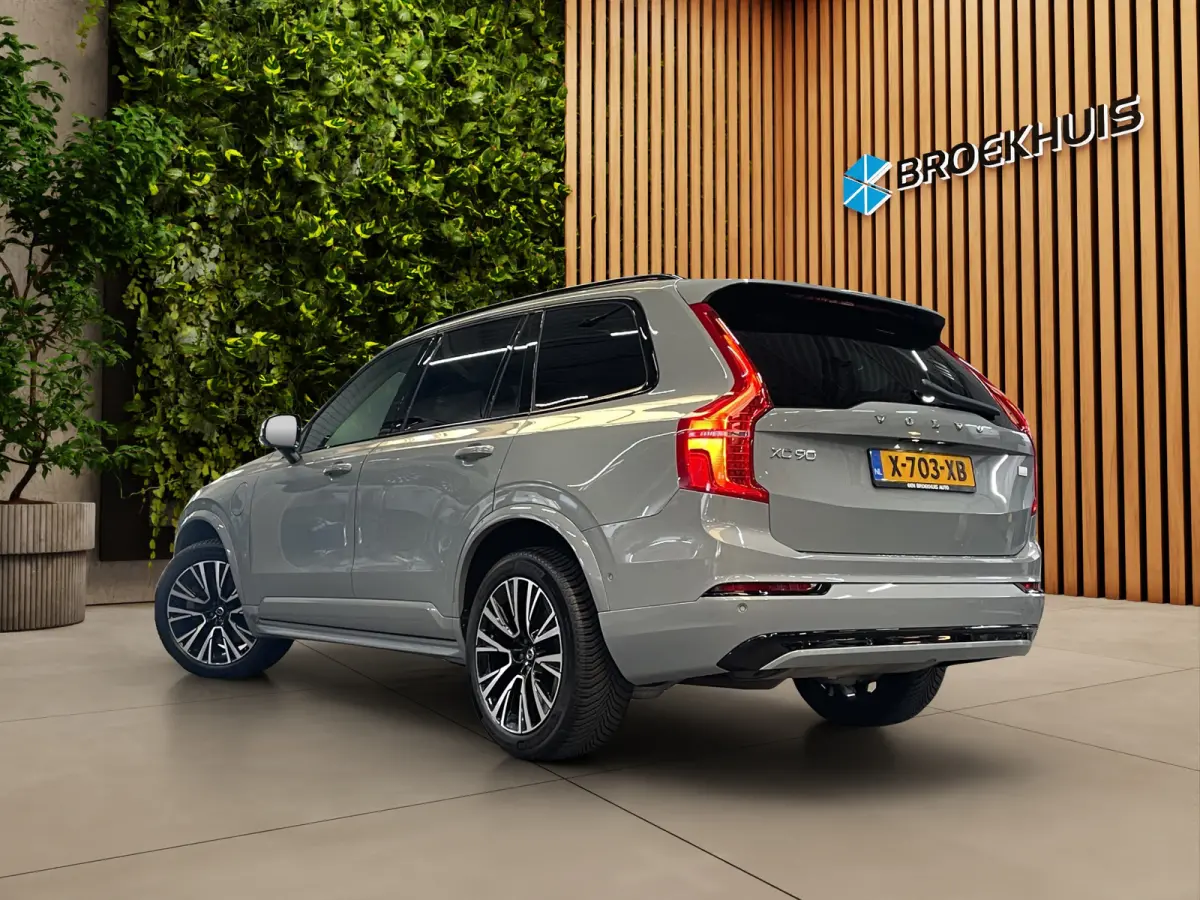 2.0 T8 Recharge AWD Ultimate Dark | Trekhaak | Head-up | Harman/Kardon | Memory