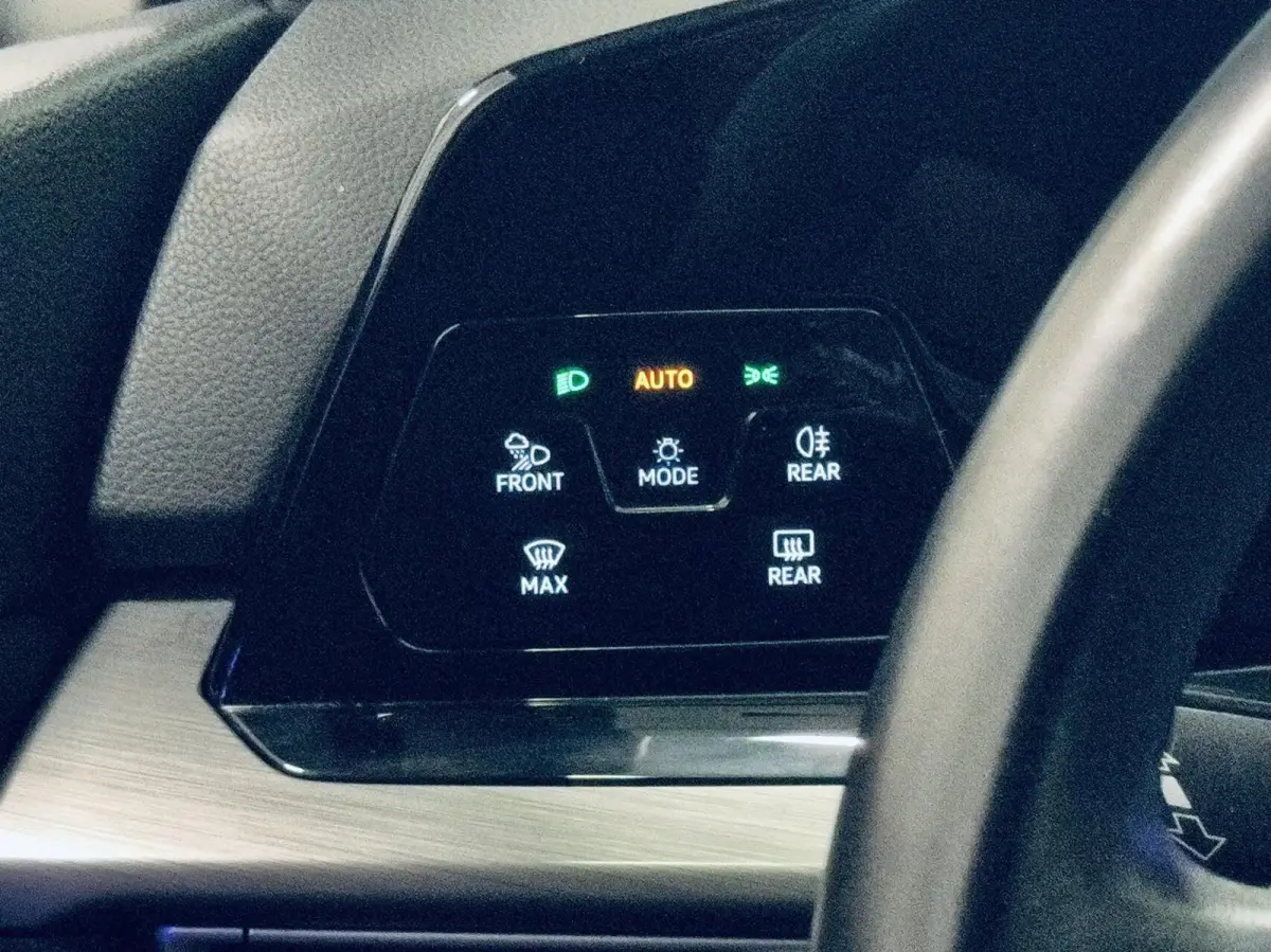 1.4 TSI eHybrid DSG STYLE Navi/ CarPlay/ ACC