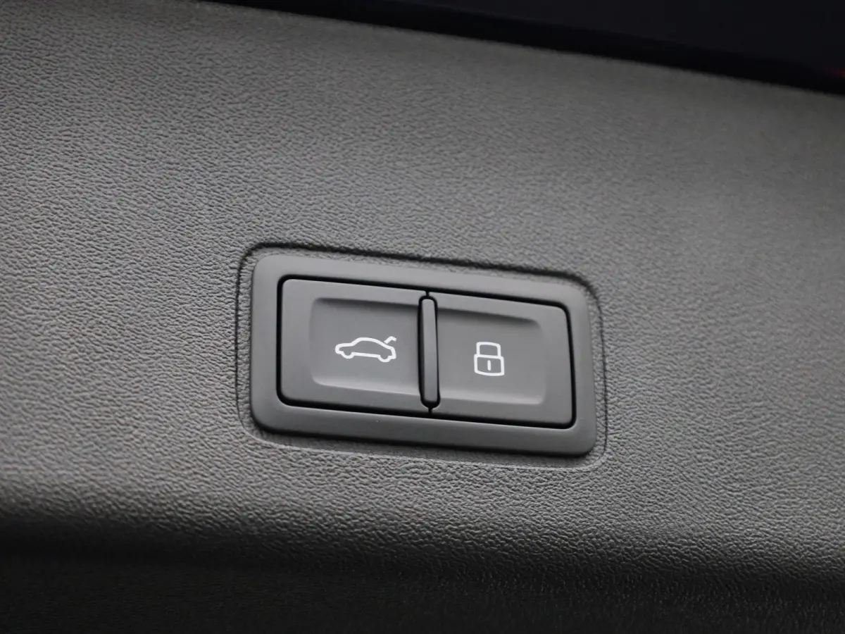 1.5 e-hybrid S edition Naviagatie | Apple Carplay | Adaptieve Cruise Control | Achteruitrij Camera | Airco