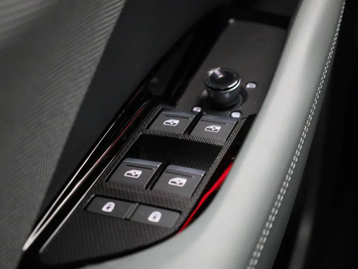 1.5 e-hybrid S edition Naviagatie | Apple Carplay | Adaptieve Cruise Control | Achteruitrij Camera | Airco