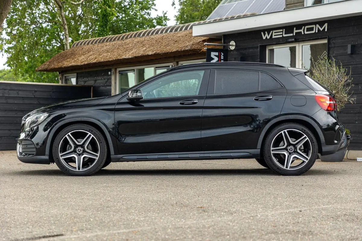 180 Business Solution AMG Night Upgrade I Trekhaak I Cruise I Navigatie I 19 Inch I Led I Camera