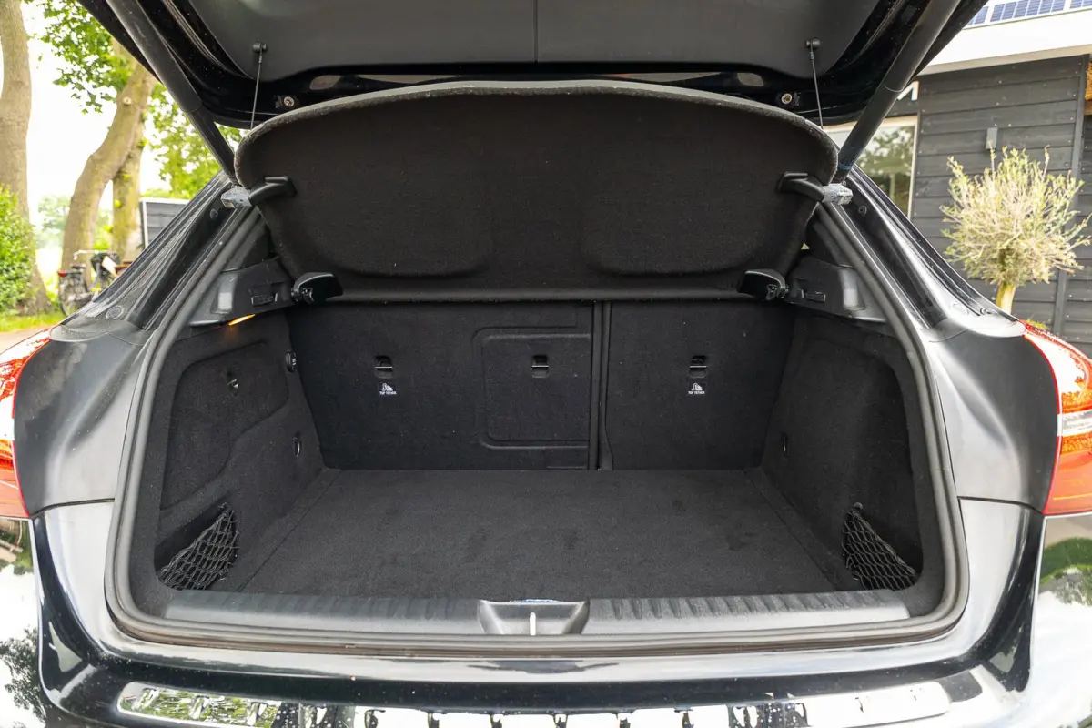 180 Business Solution AMG Night Upgrade I Trekhaak I Cruise I Navigatie I 19 Inch I Led I Camera