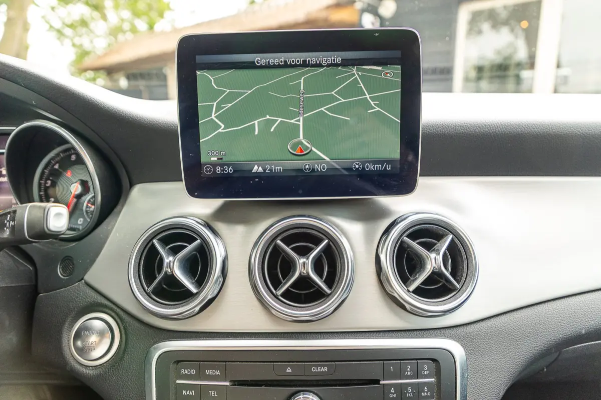 180 Business Solution AMG Night Upgrade I Trekhaak I Cruise I Navigatie I 19 Inch I Led I Camera