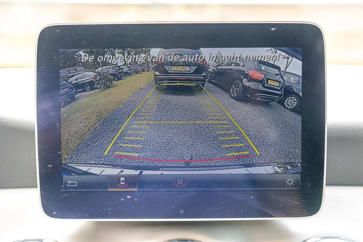 180 Business Solution AMG Night Upgrade I Trekhaak I Cruise I Navigatie I 19 Inch I Led I Camera