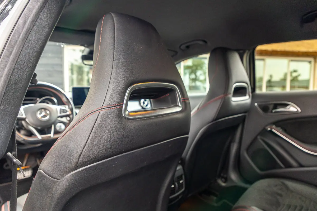 180 Business Solution AMG Night Upgrade I Trekhaak I Cruise I Navigatie I 19 Inch I Led I Camera